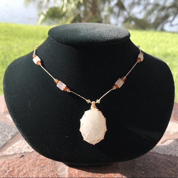 Sold  netting design macrame boho necklace - Picture 6 of 8